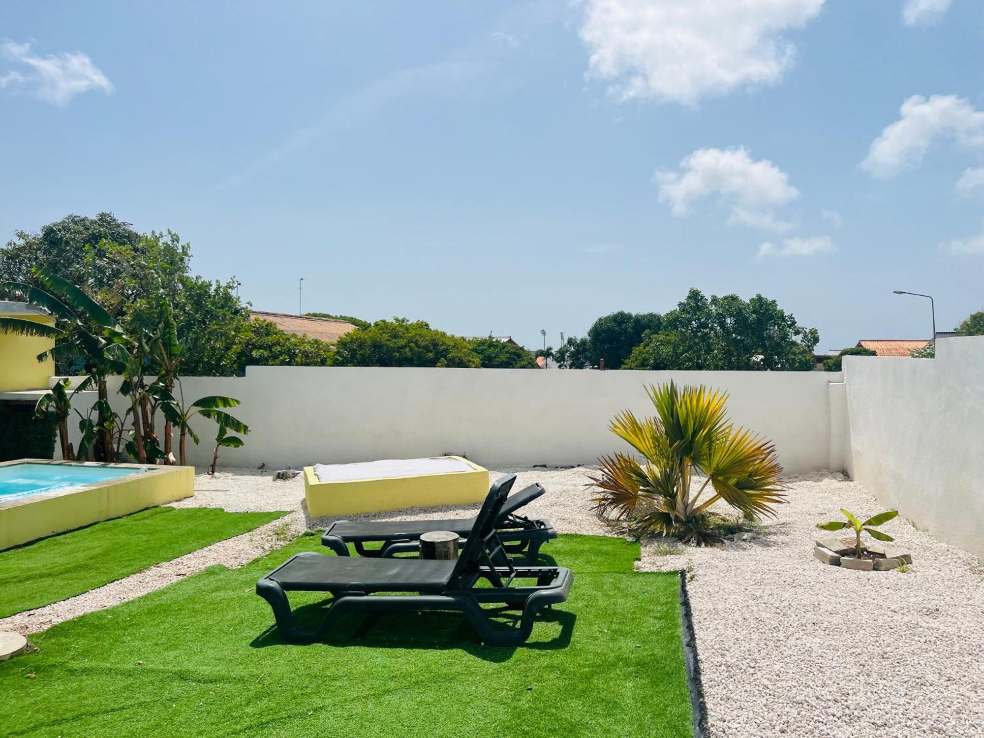 Bon Bini Kokolishi Hotel Willemstad Bagian luar foto