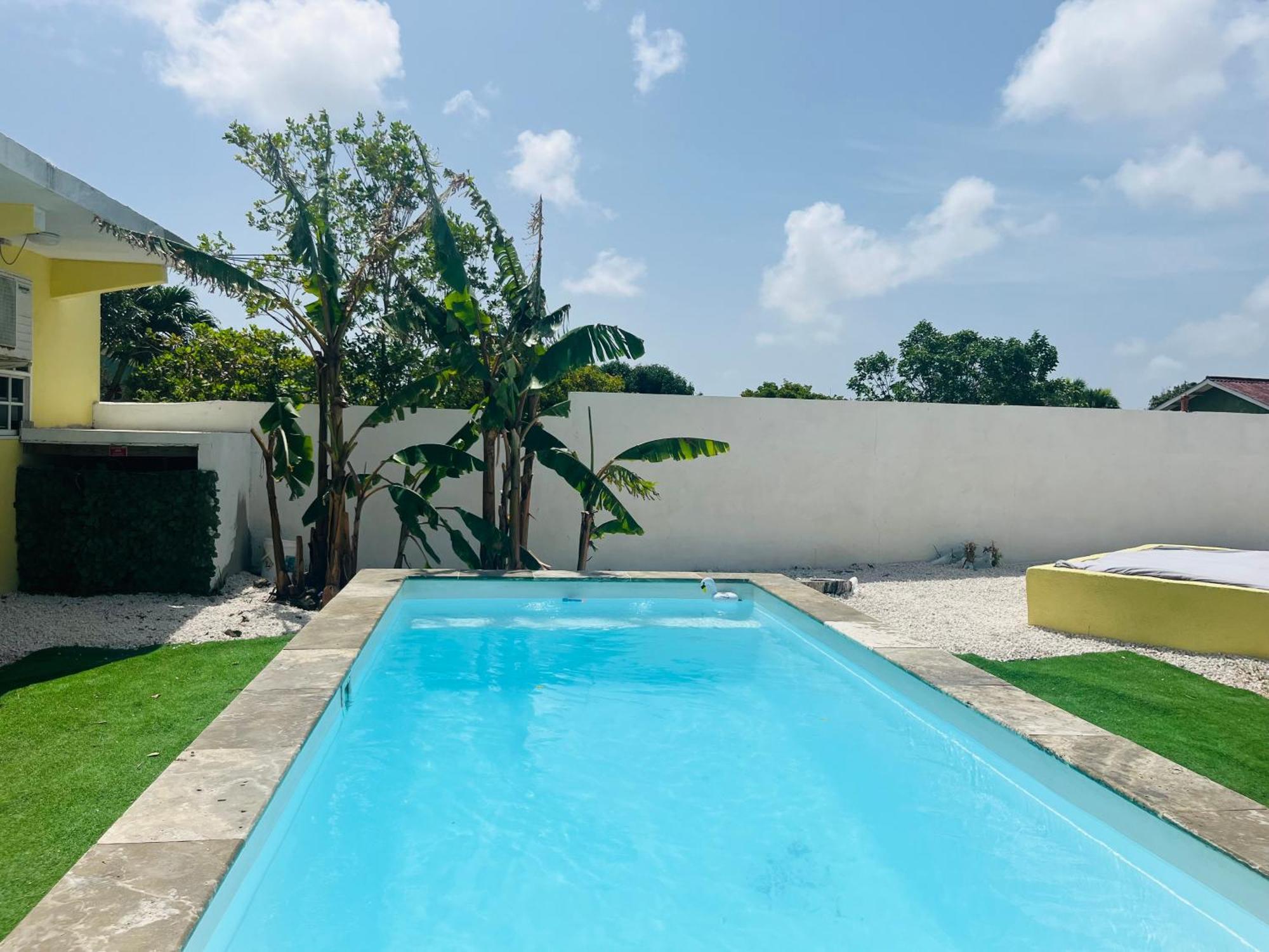 Bon Bini Kokolishi Hotel Willemstad Bagian luar foto